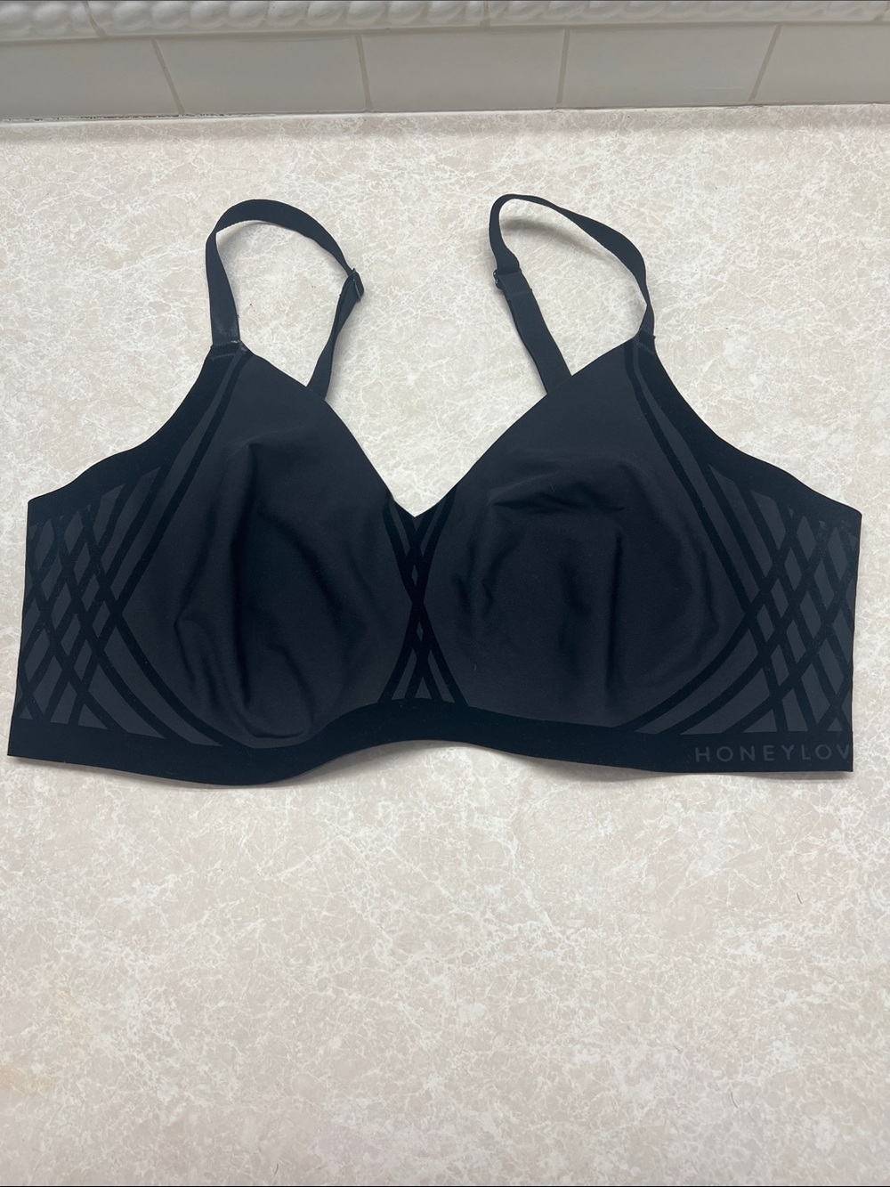 Honeylove Black Wireless Seamless Crossover Bra. Size 1x. NWOT but pads removed